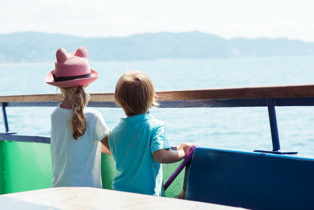 kids looking out the ocean on a cruise deck